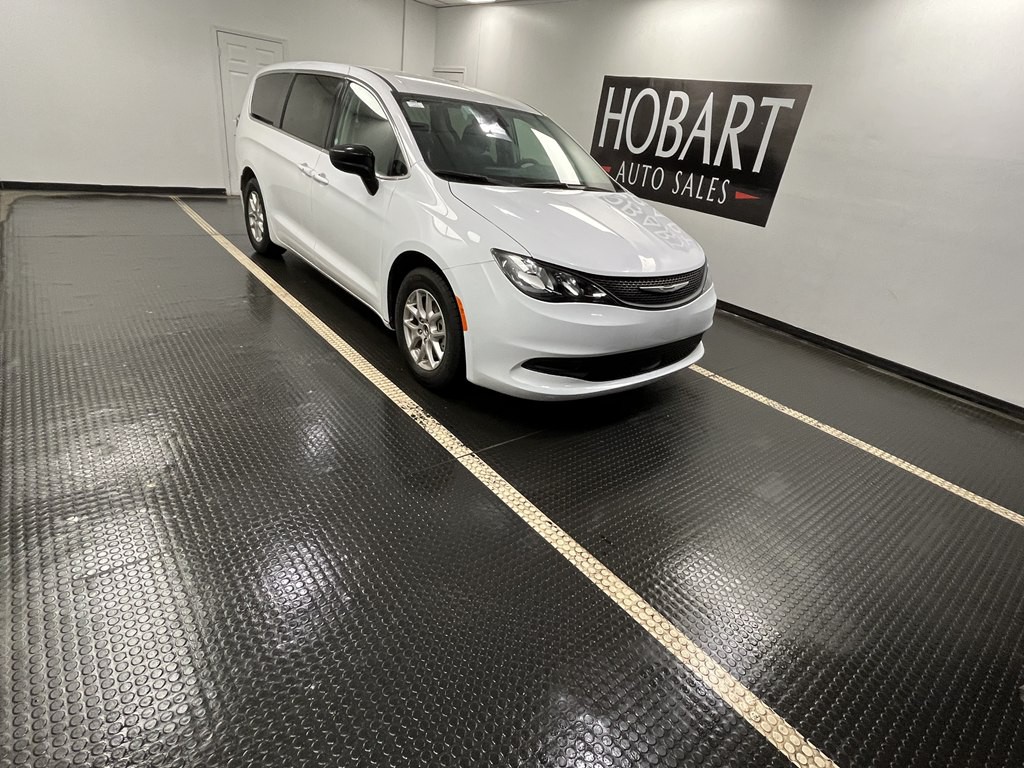 2024 Chrysler Voyager Image 1