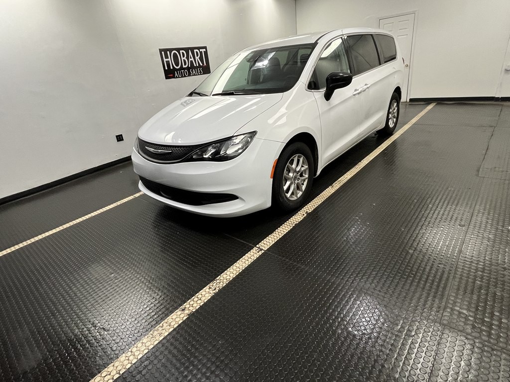 2024 Chrysler Voyager Image 3