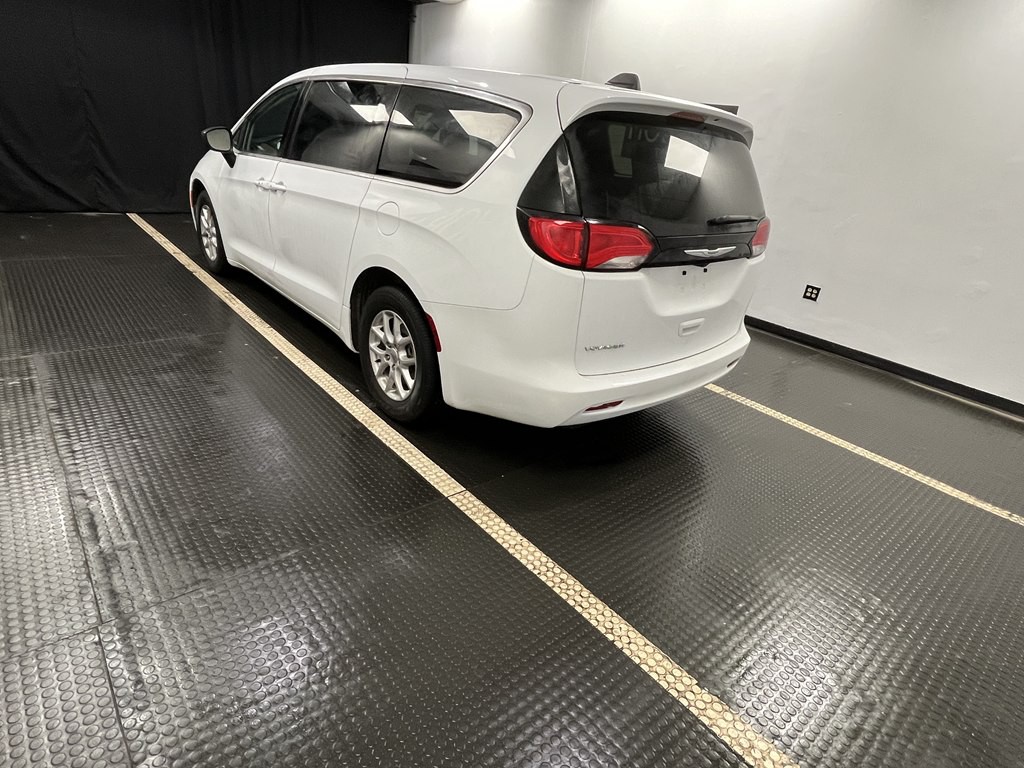 2024 Chrysler Voyager Image 4