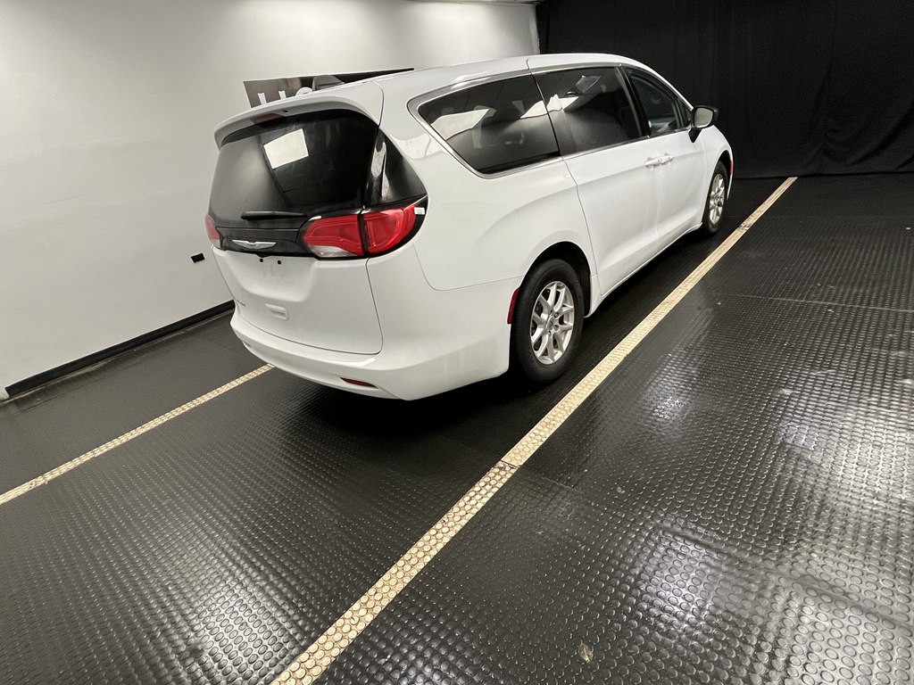 2024 Chrysler Voyager Image 6