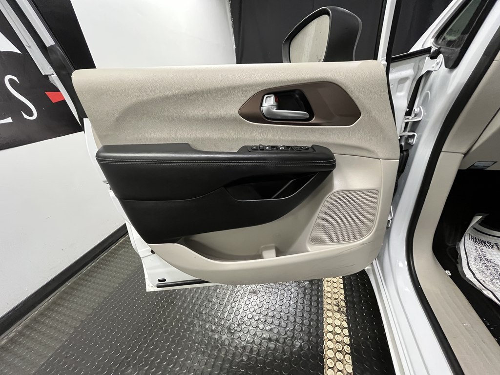 2024 Chrysler Voyager Image 7