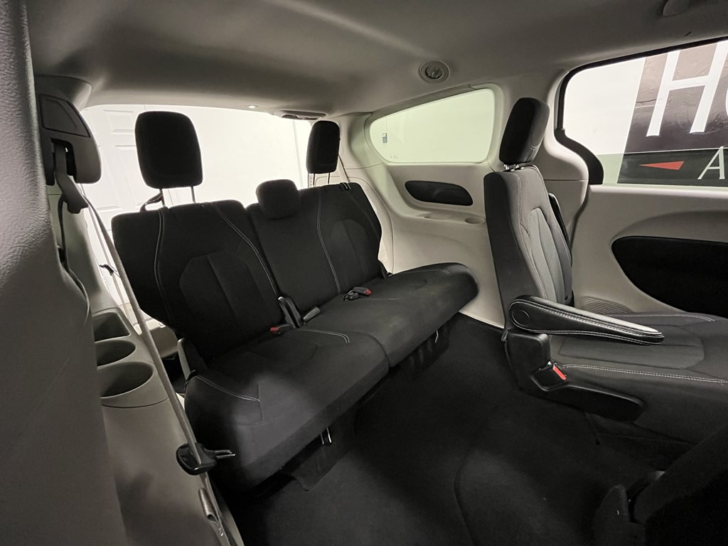 2024 Chrysler Voyager Image 17