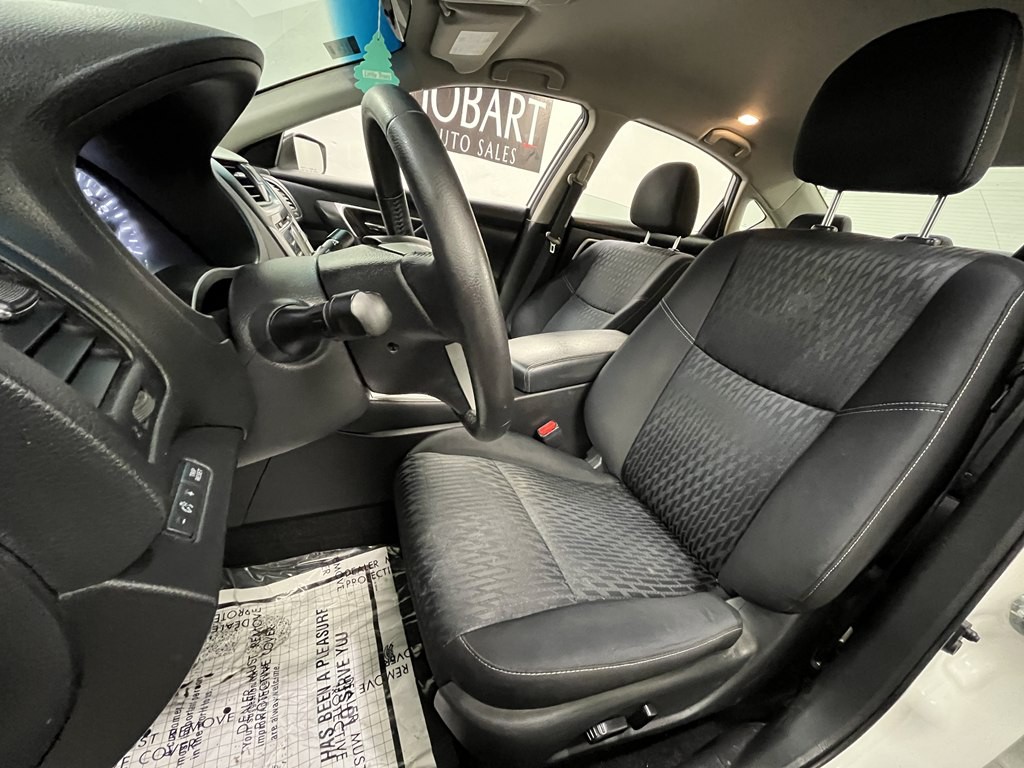 2018 Nissan Altima Image 8
