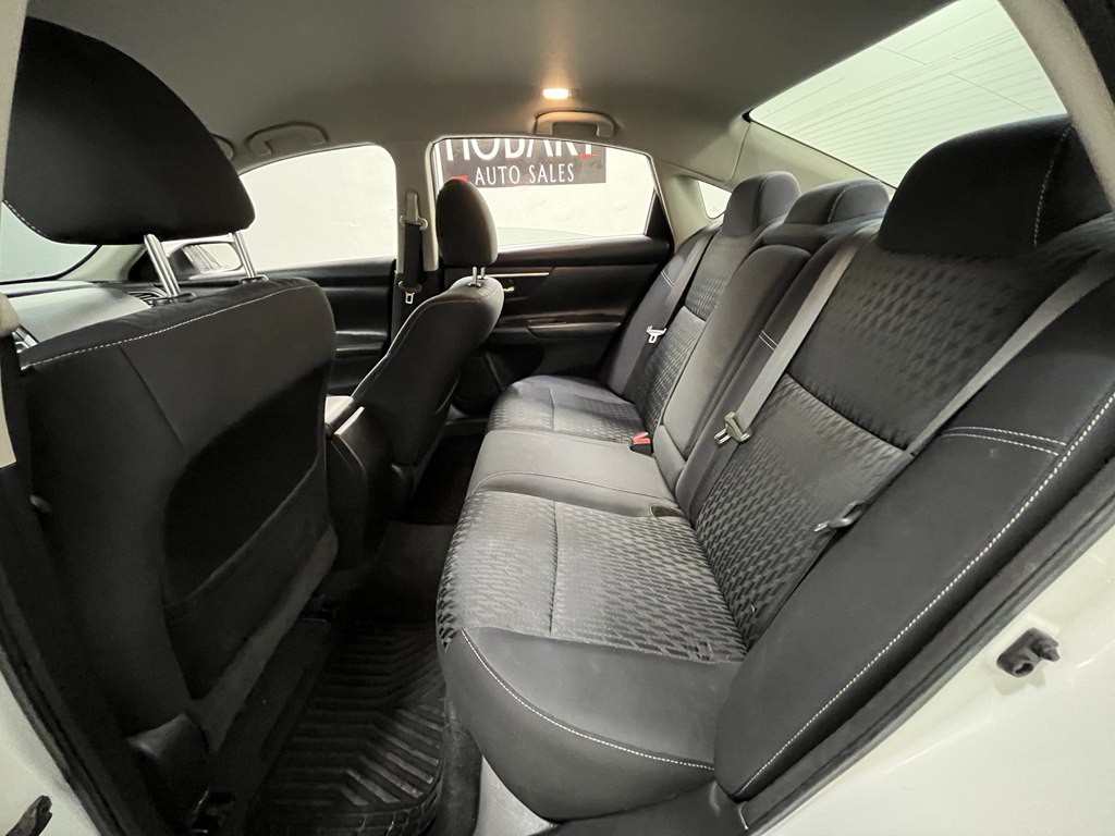 2018 Nissan Altima Image 12