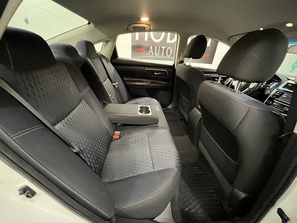 2018 Nissan Altima Image 16