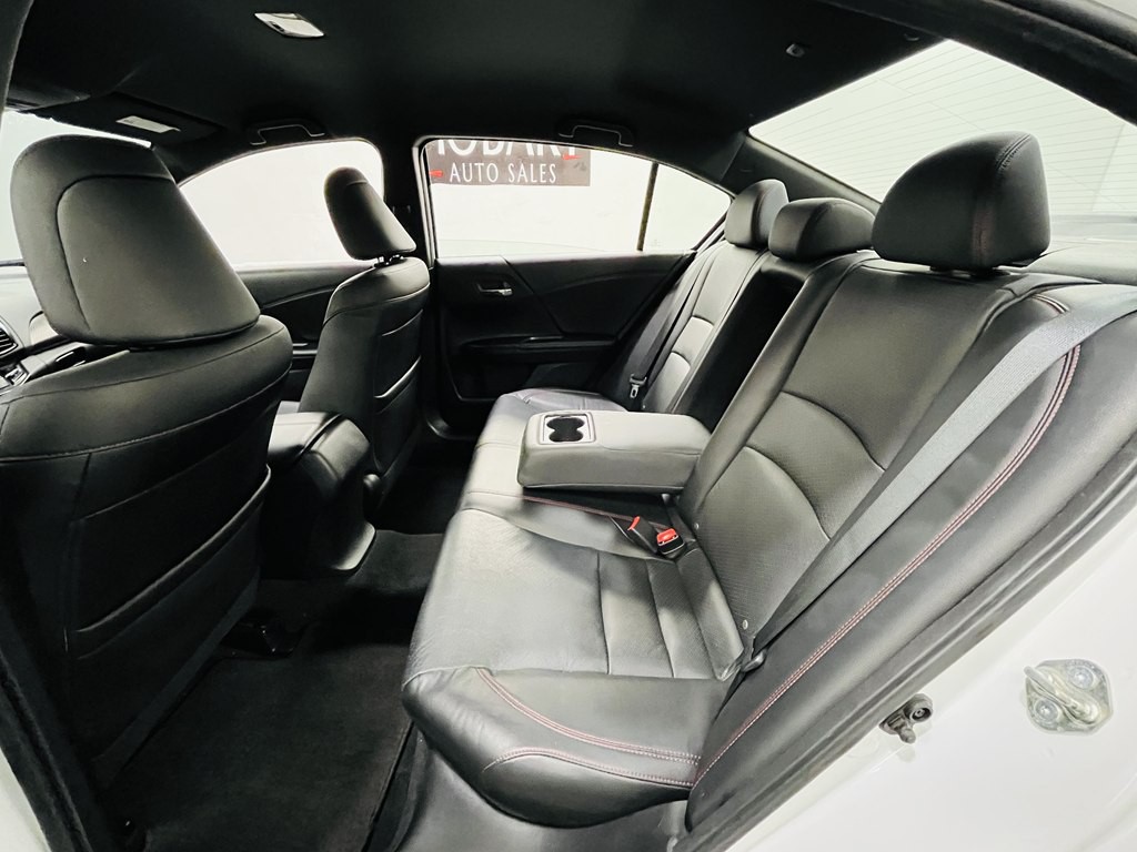 2017 Honda Accord Image 12