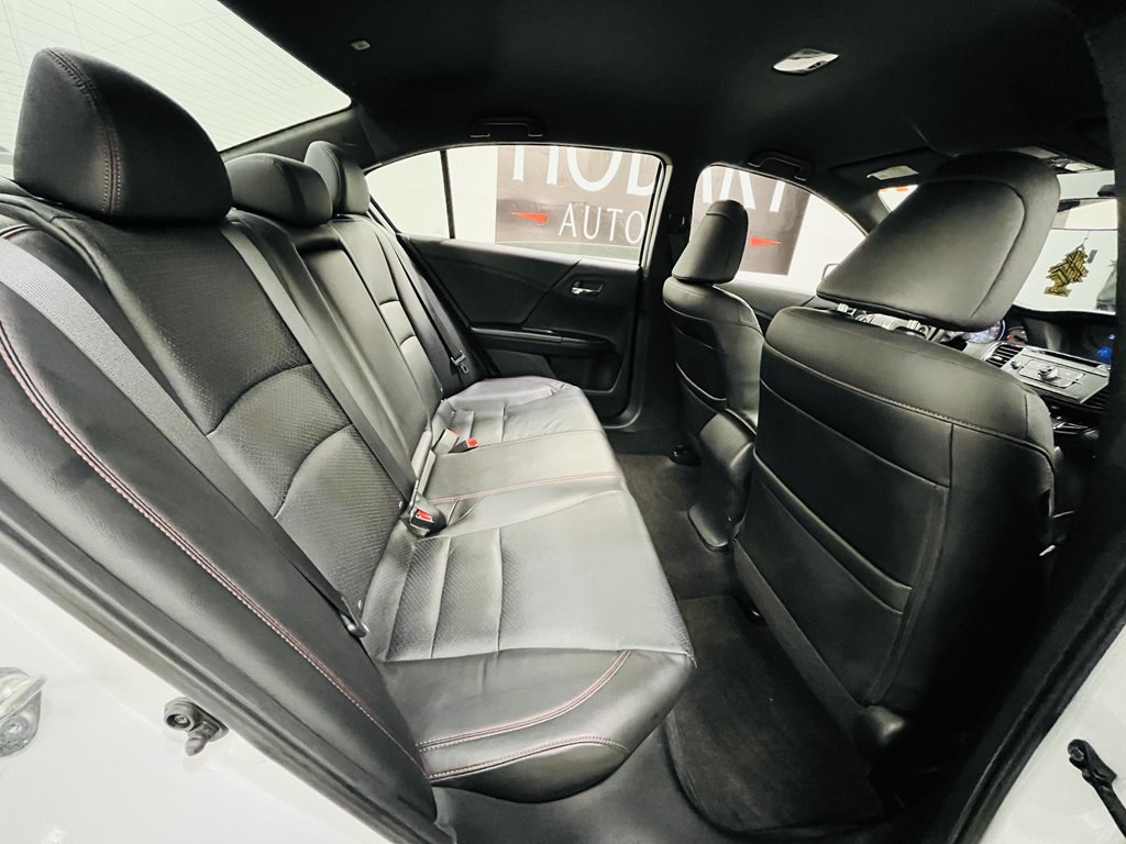 2017 Honda Accord Image 16