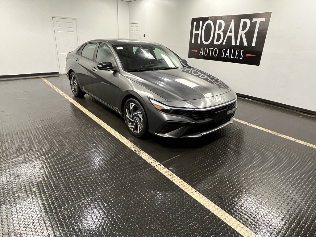 2025 Hyundai Elantra Image 1