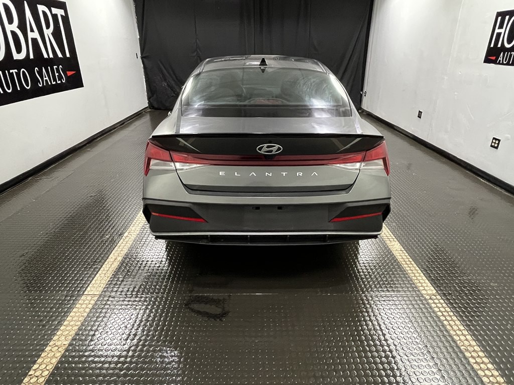 2025 Hyundai Elantra Image 5