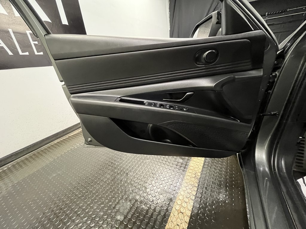 2025 Hyundai Elantra Image 7