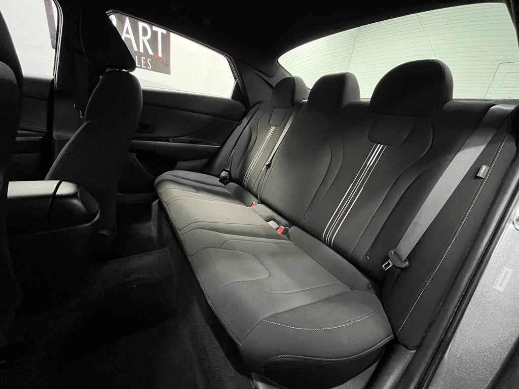 2025 Hyundai Elantra Image 13