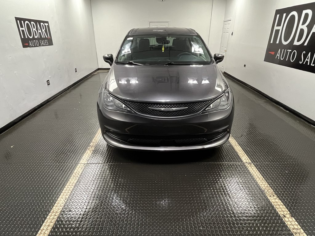 2023 Chrysler Voyager Image 2