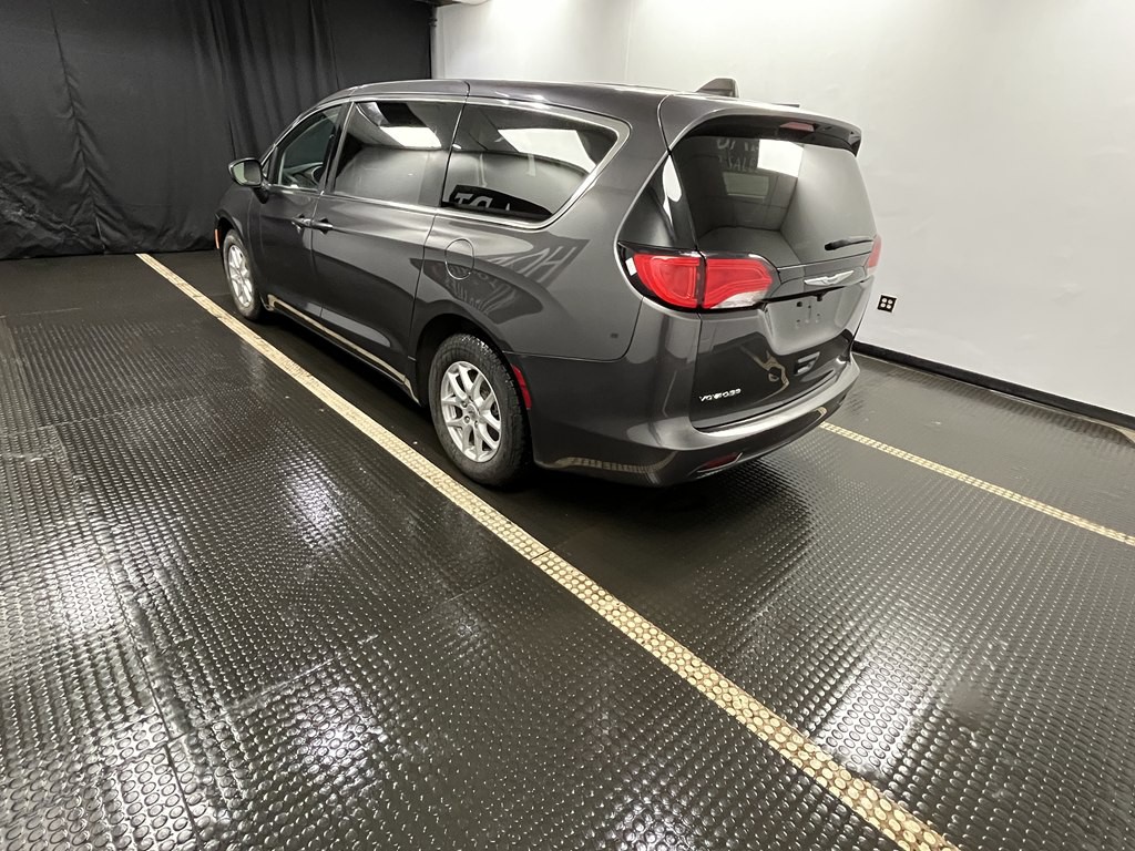 2023 Chrysler Voyager Image 4