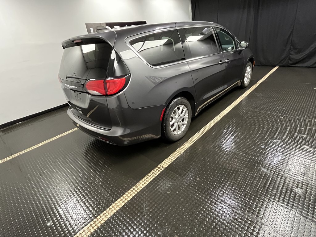 2023 Chrysler Voyager Image 6