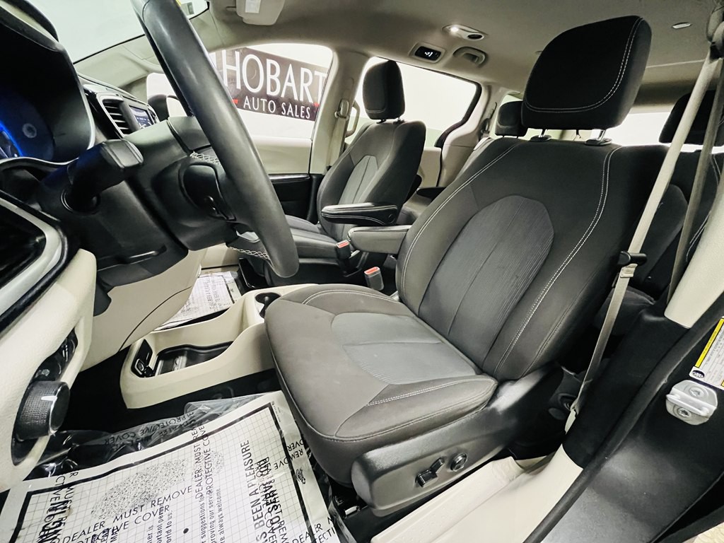 2023 Chrysler Voyager Image 8