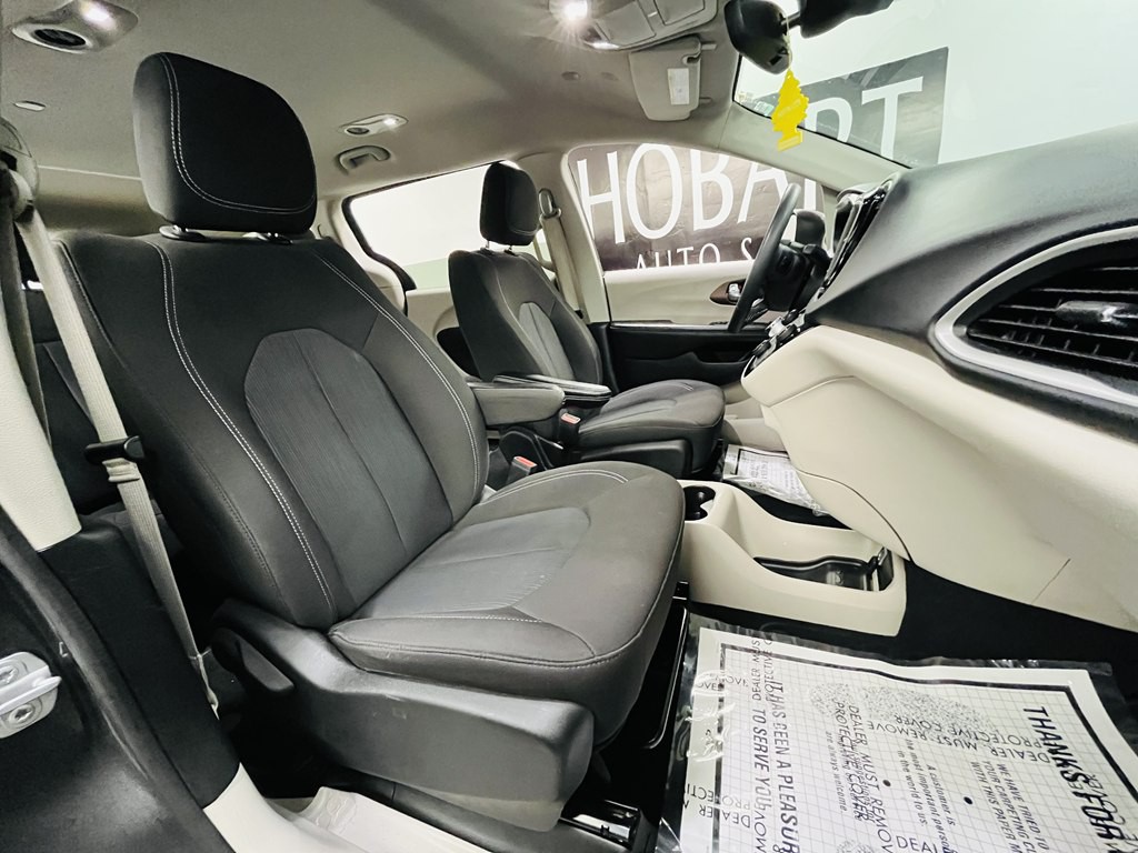 2023 Chrysler Voyager Image 10