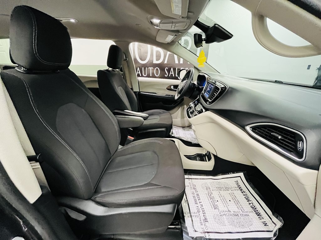 2023 Chrysler Voyager Image 11