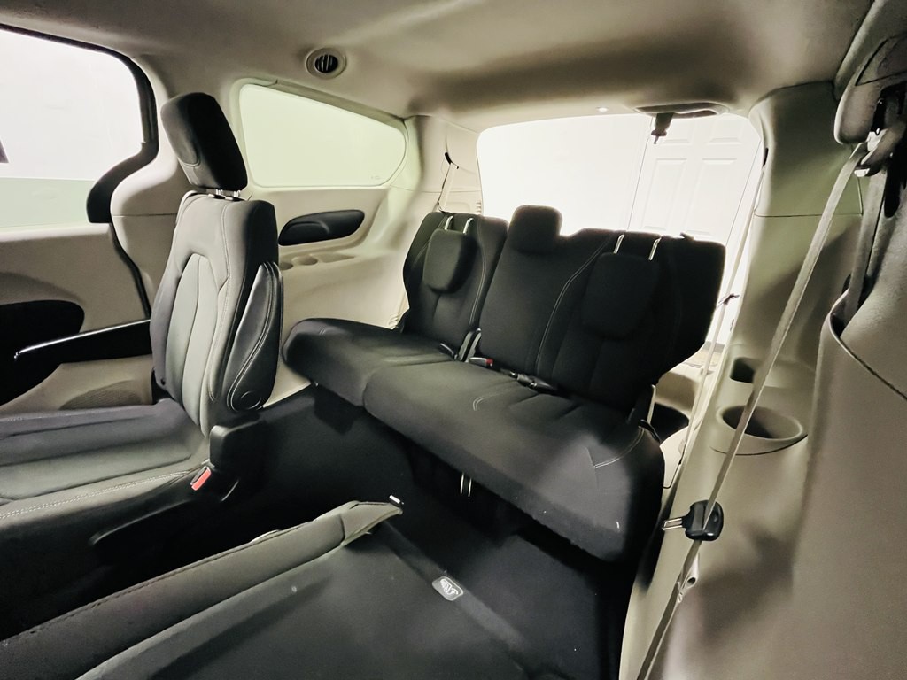 2023 Chrysler Voyager Image 16