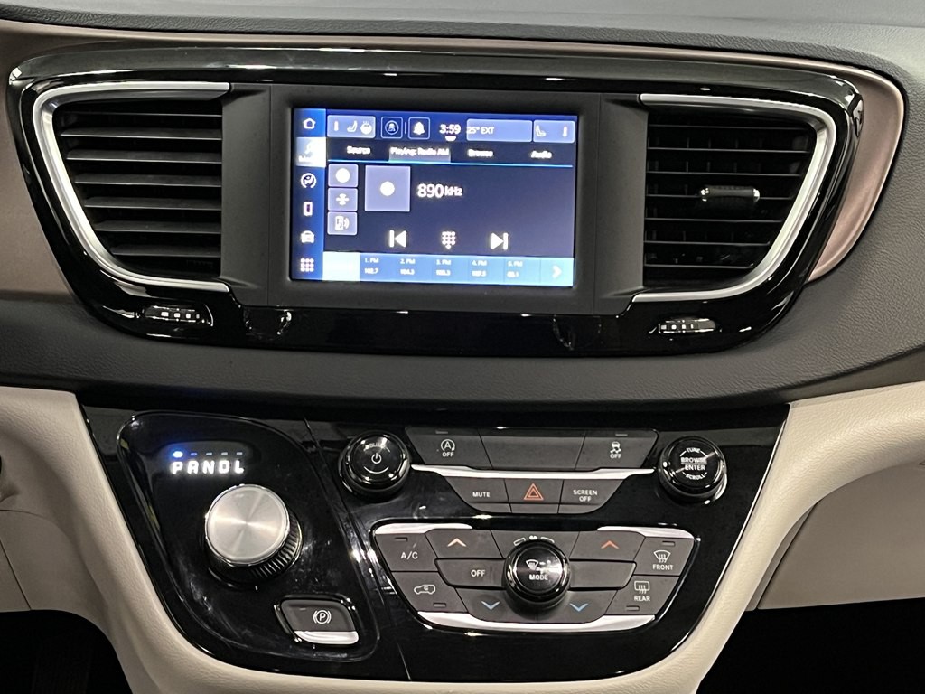 2023 Chrysler Voyager Image 20