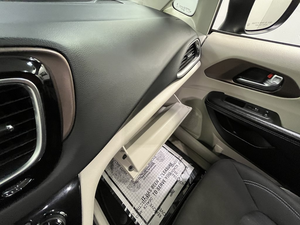 2023 Chrysler Voyager Image 21