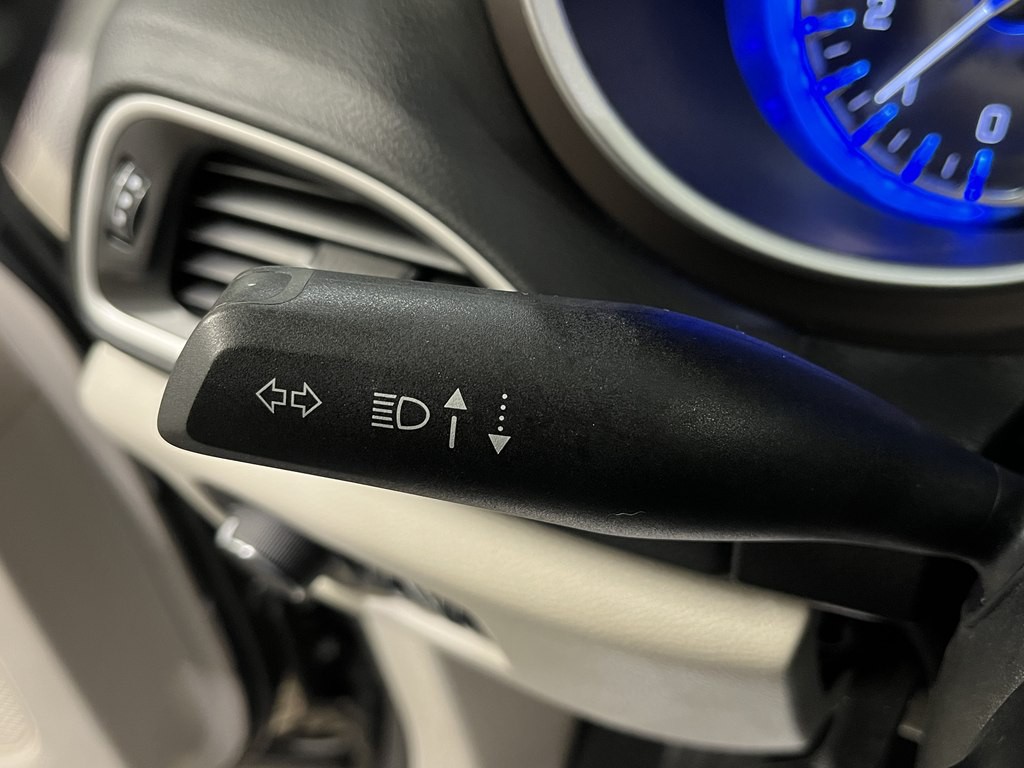 2023 Chrysler Voyager Image 24