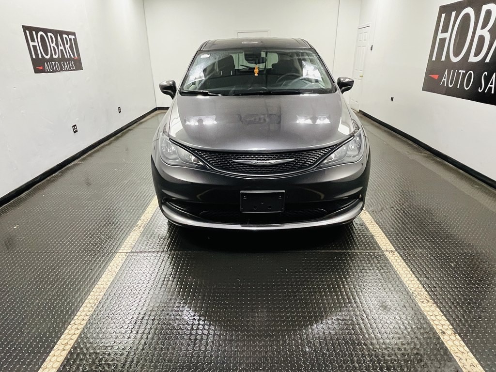 2023 Chrysler Voyager Image 2