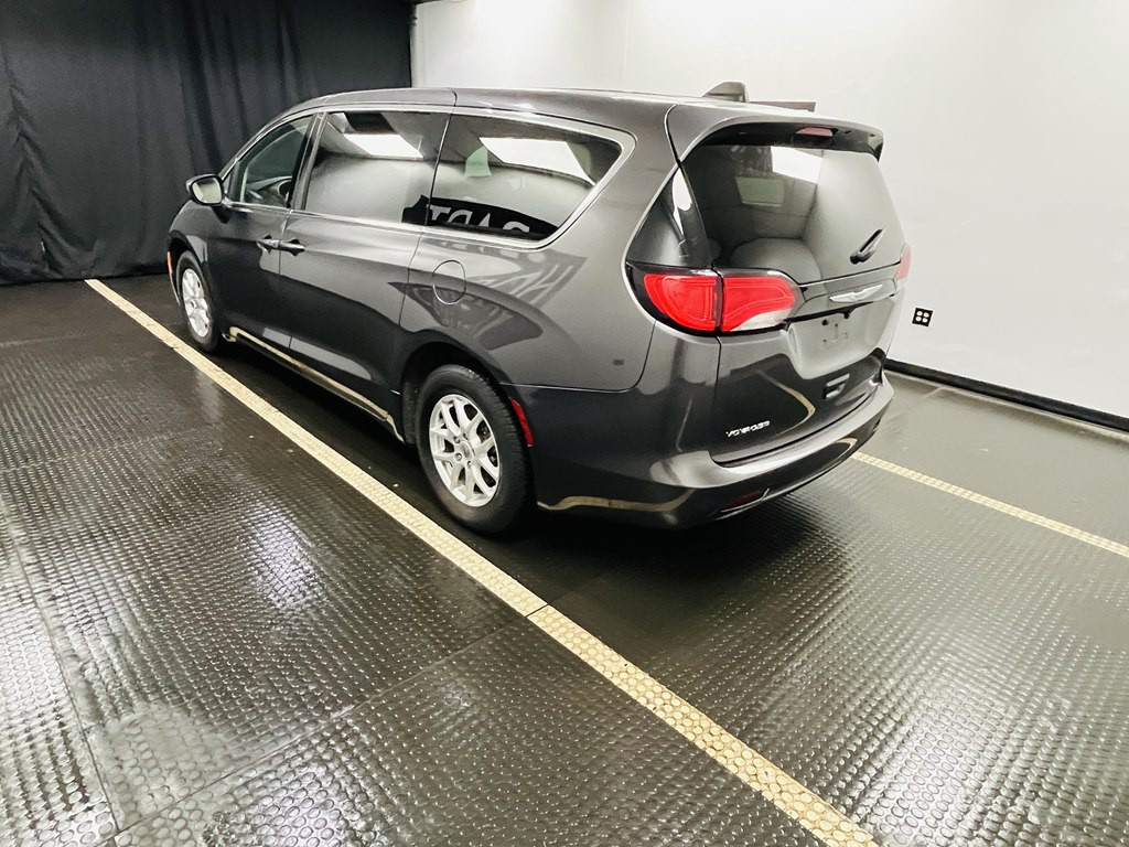 2023 Chrysler Voyager Image 4