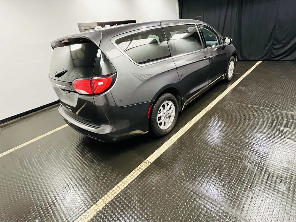 2023 Chrysler Voyager Image 6