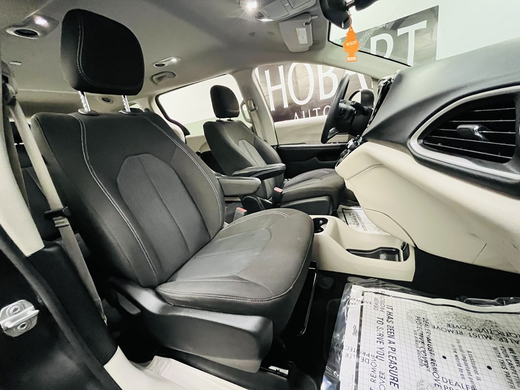 2023 Chrysler Voyager Image 10