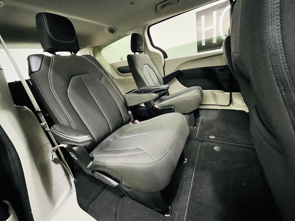 2023 Chrysler Voyager Image 15