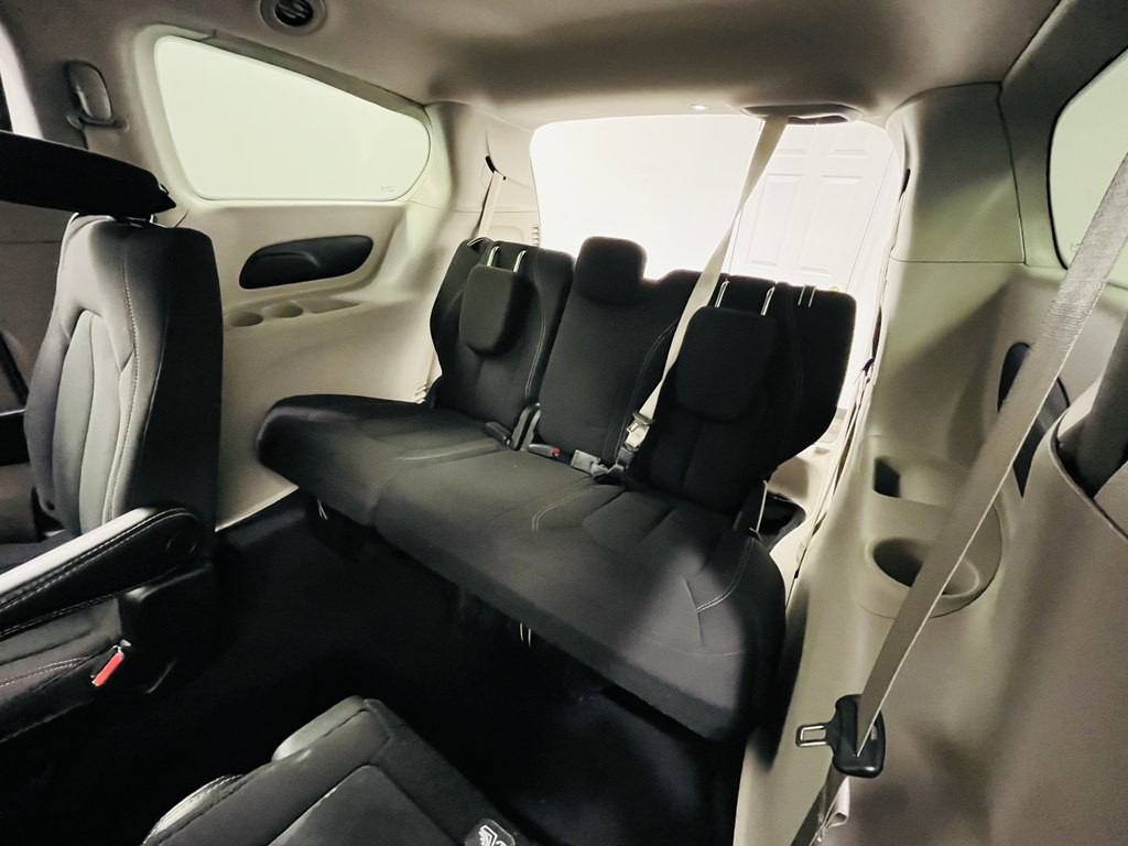 2023 Chrysler Voyager Image 16