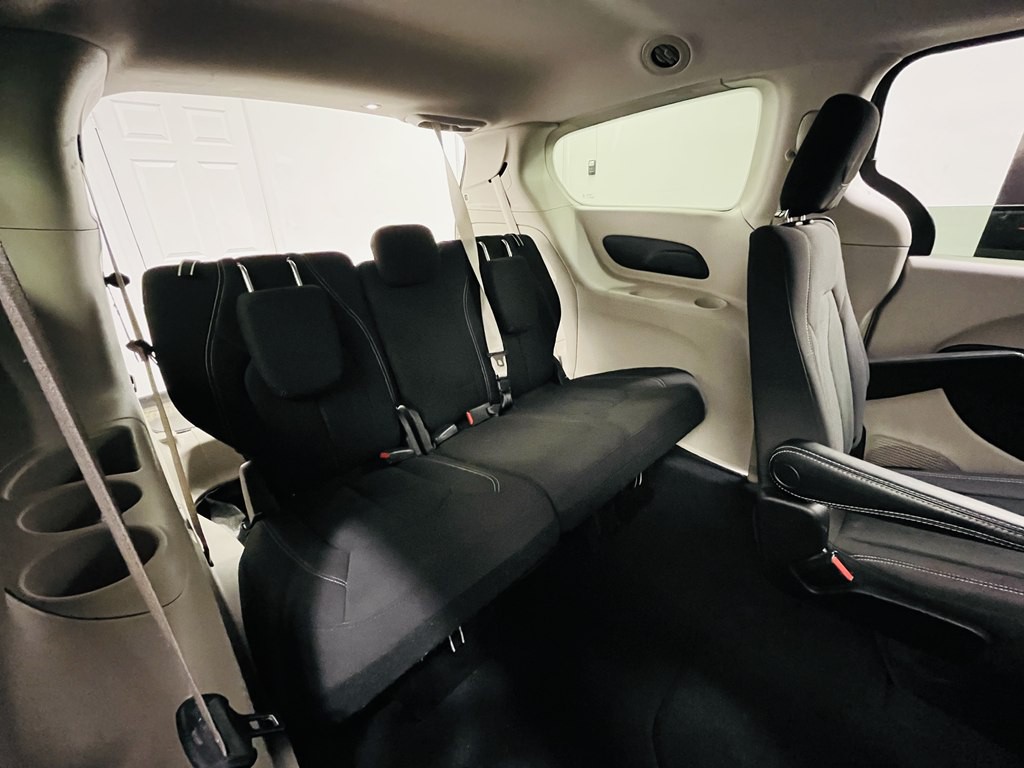 2023 Chrysler Voyager Image 17