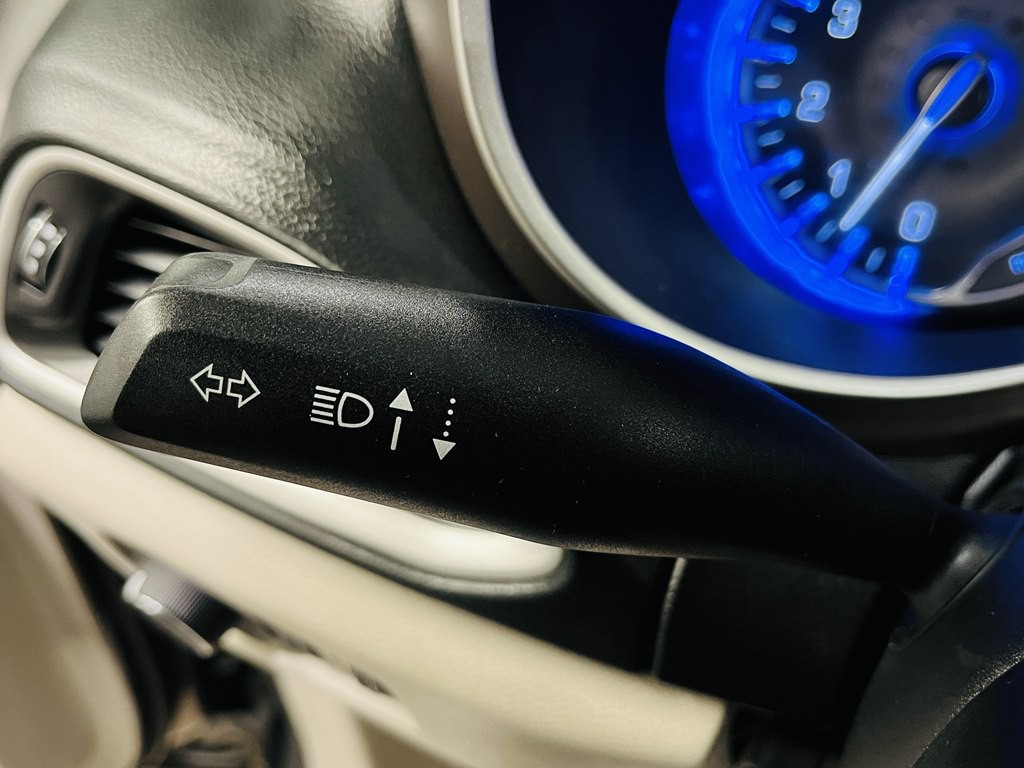 2023 Chrysler Voyager Image 24