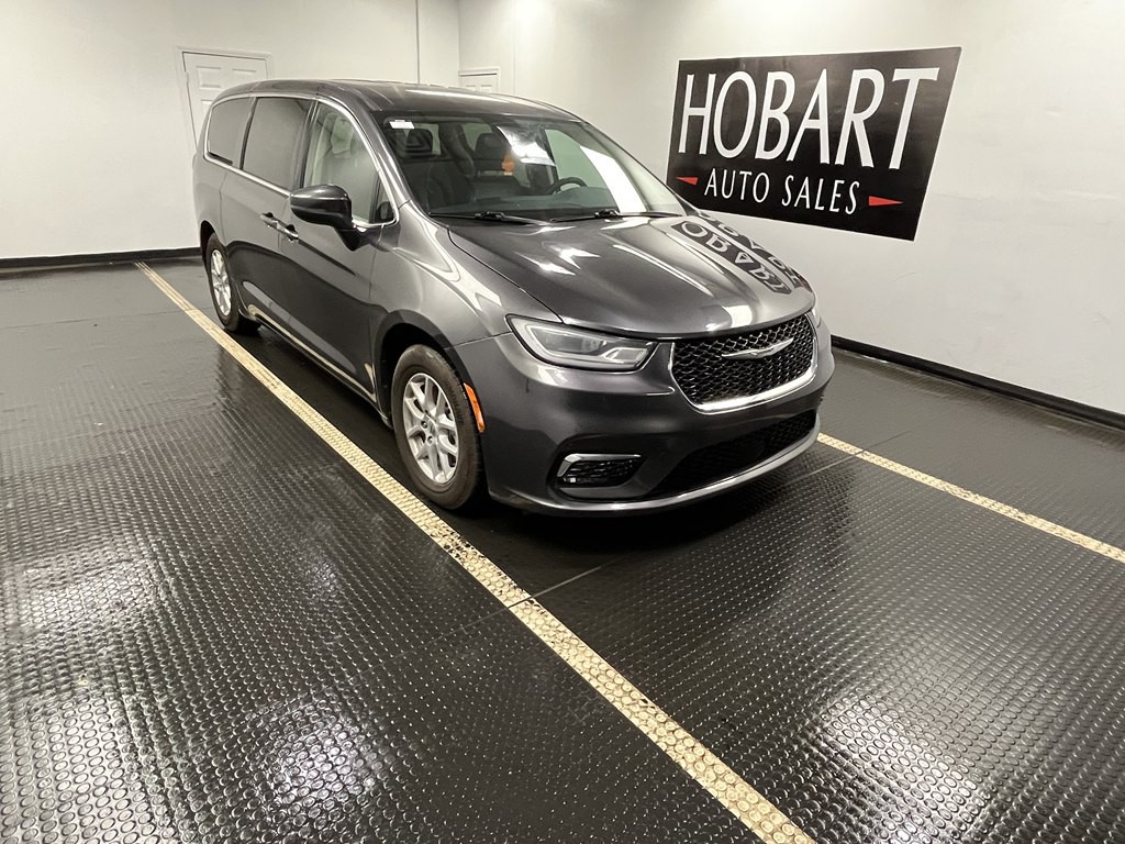 2023 Chrysler Pacifica Image 1