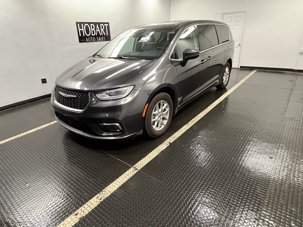 2023 Chrysler Pacifica Image 3