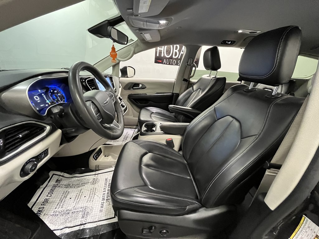 2023 Chrysler Pacifica Image 8