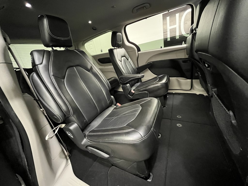2023 Chrysler Pacifica Image 15