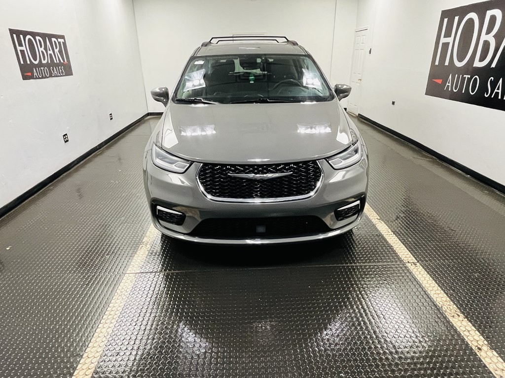 2022 Chrysler Pacifica Image 2