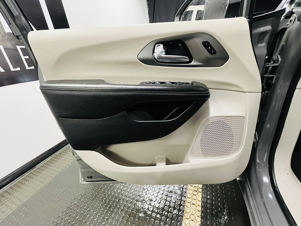 2022 Chrysler Pacifica Image 7