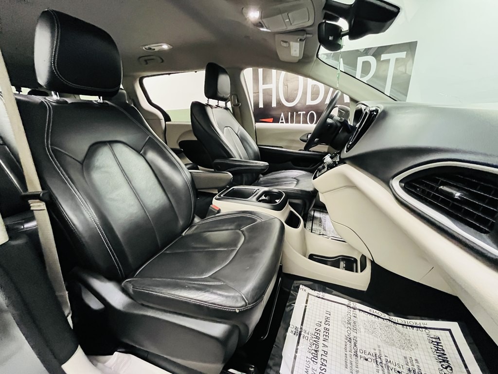 2022 Chrysler Pacifica Image 11