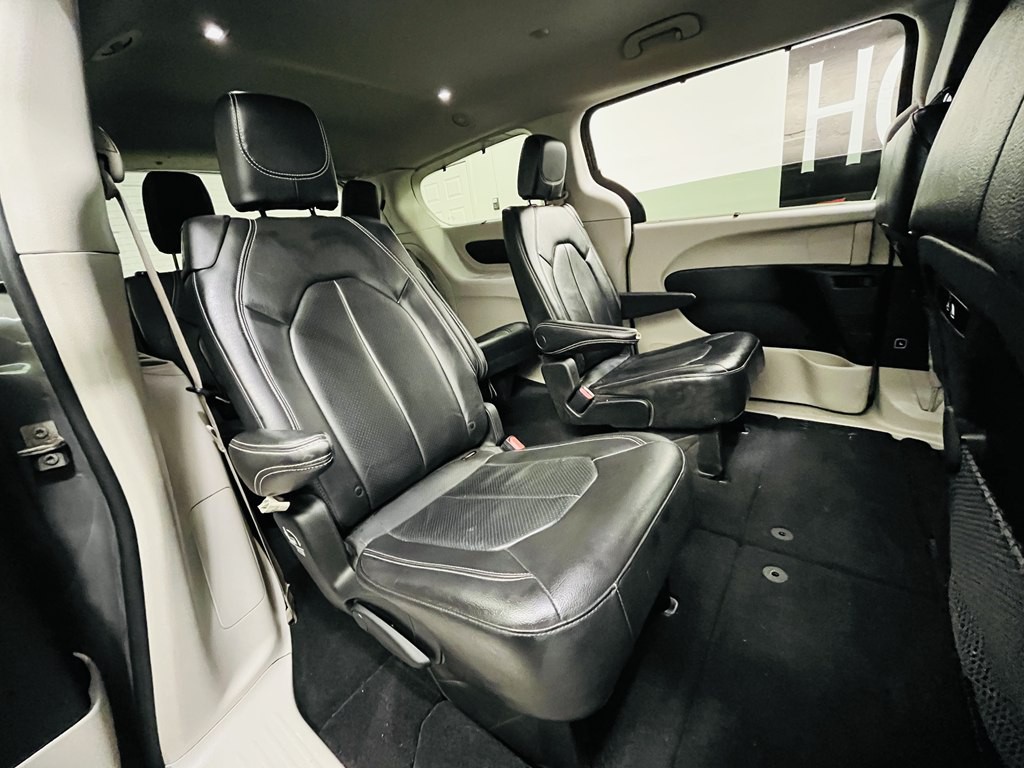 2022 Chrysler Pacifica Image 15