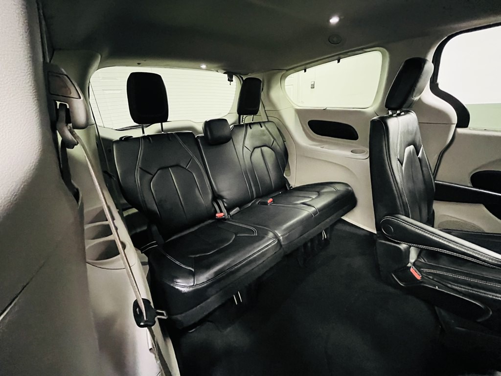2022 Chrysler Pacifica Image 17