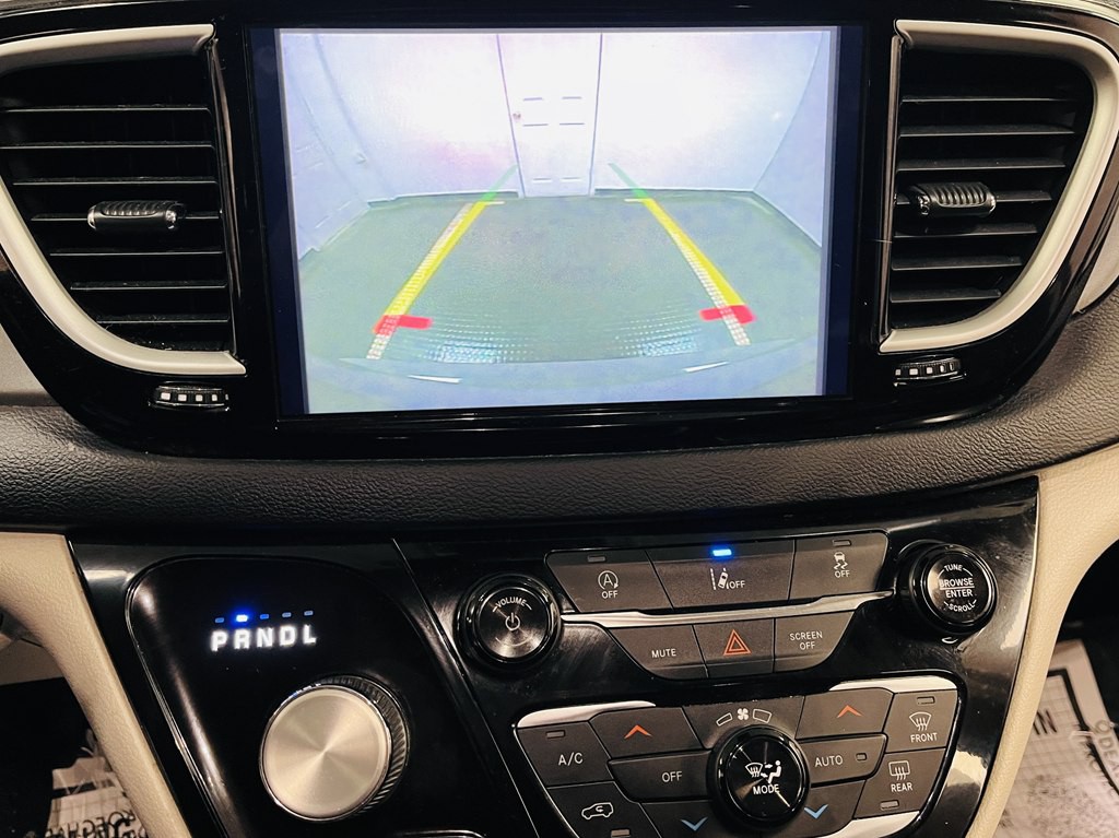 2022 Chrysler Pacifica Image 19