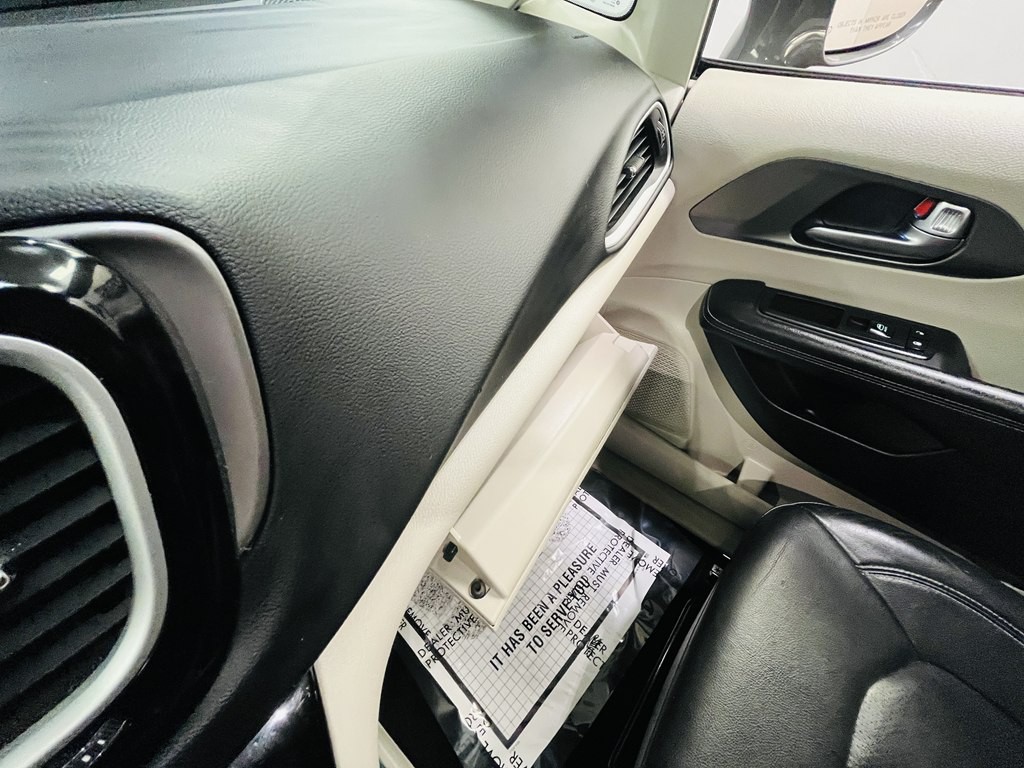 2022 Chrysler Pacifica Image 21