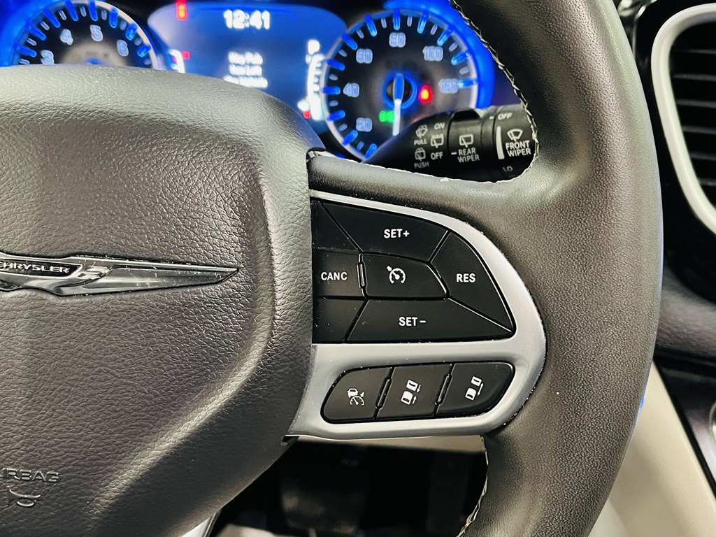 2022 Chrysler Pacifica Image 27