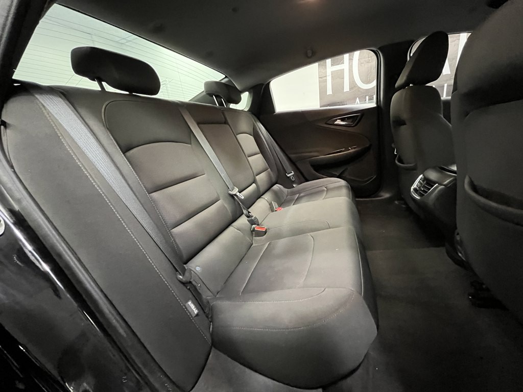 2018 Chevrolet Malibu Image 13