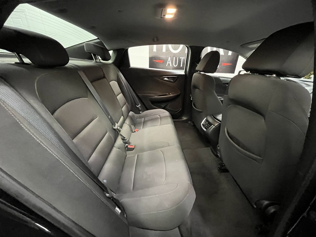 2018 Chevrolet Malibu Image 15