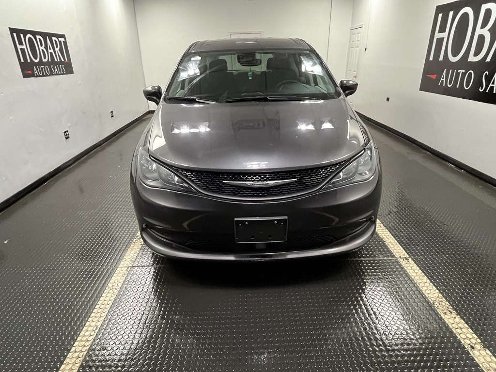 2023 Chrysler Voyager Image 2