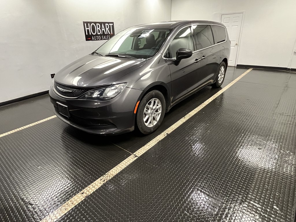 2023 Chrysler Voyager Image 3