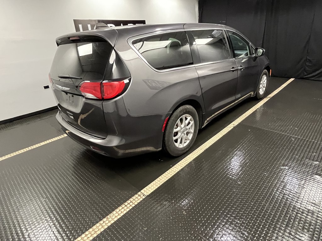 2023 Chrysler Voyager Image 6